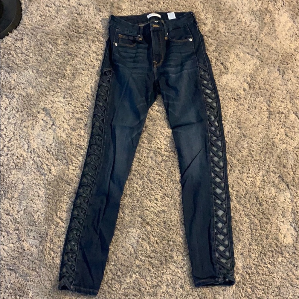 Khloe Kardashian good American jeans